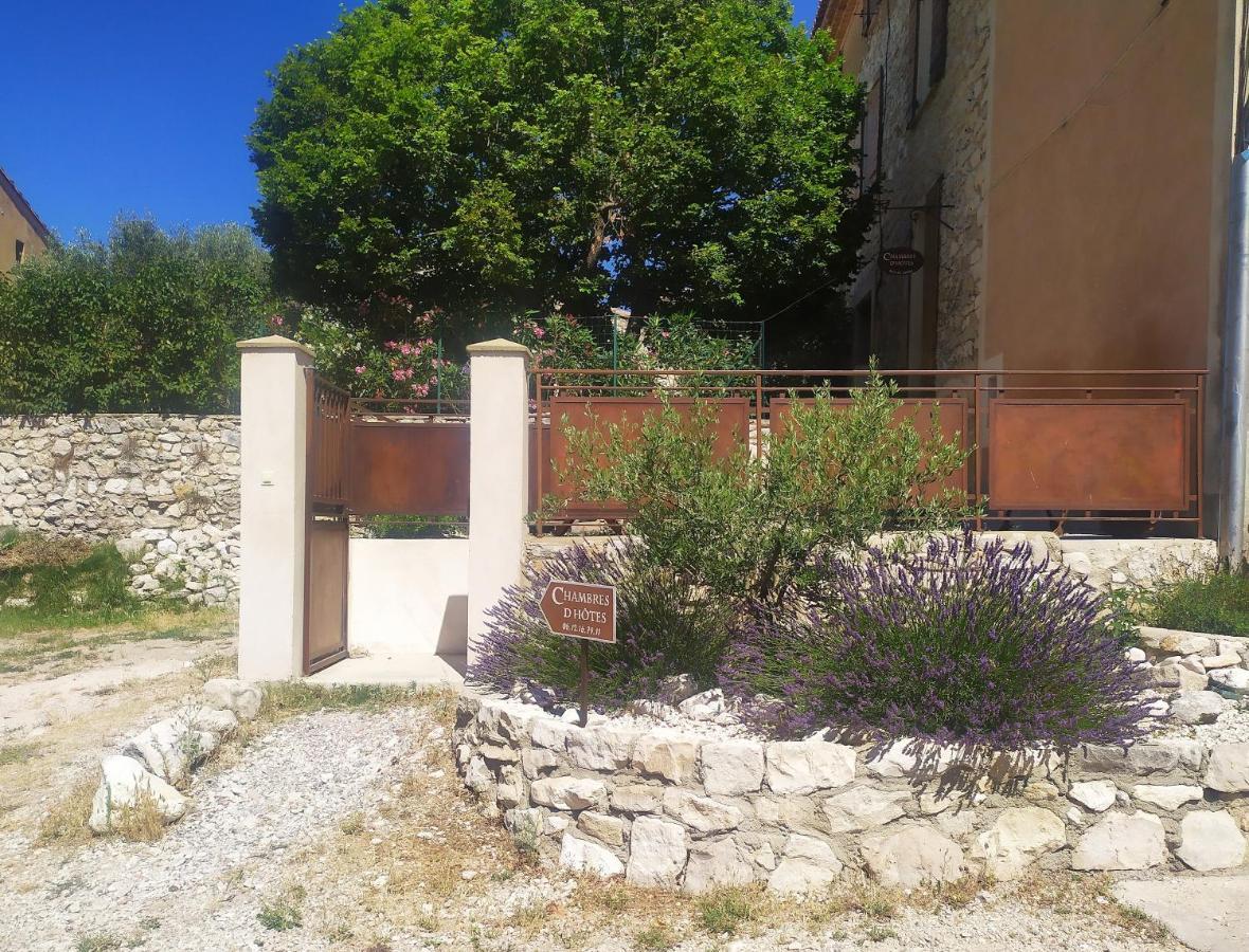 Chambre D'Hotes Face Au Lavoir Méthamis Exterior foto