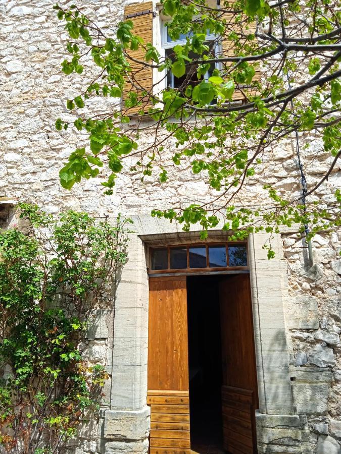 Chambre D'Hotes Face Au Lavoir Méthamis Exterior foto